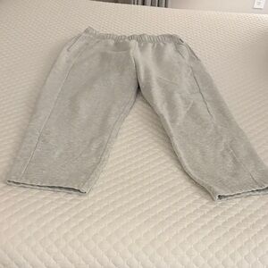 lululemon Light Gray Cropped sweat Pants-medium
